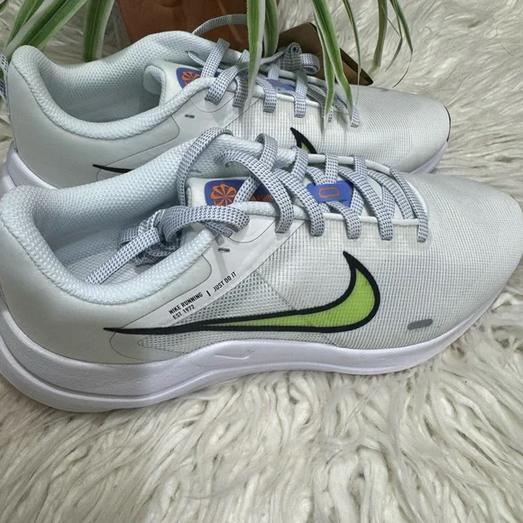 New🌿Nike White and Lime Green Running Shoes - Picture 3 of 6